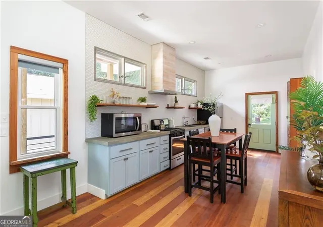 Photo 2 of Sale Pending at 133 Arcadia Cir NW, Atlanta, GA 30314 | MLS# 10828512 | Listing updated on 2026-09-14