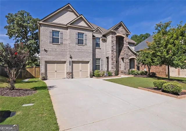 Photo 2 of Single family home for sale at 4550 Point Rock Dr, Buford, GA 30519 | MLS# 10830138 | Listing updated on 2026-09-19