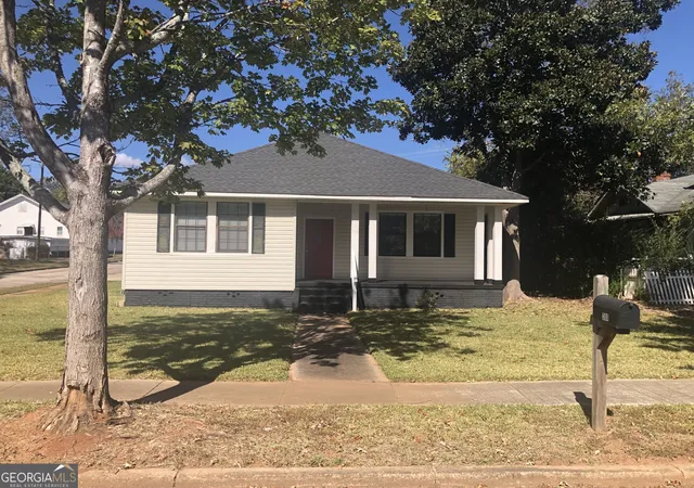 Photo 2 of Single family home for sale at 300 Fourth Ave, Thomaston, GA 30286 | MLS# 10835959 | Listing updated on 2026-09-13