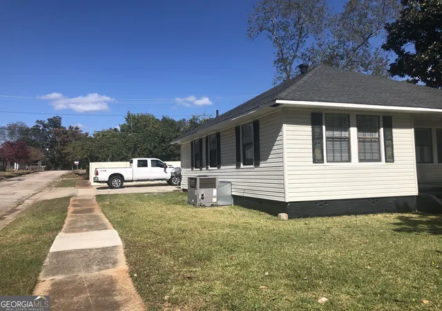 Photo 3 of Single family home for sale at 300 Fourth Ave, Thomaston, GA 30286 | MLS# 10835959 | Listing updated on 2026-09-13