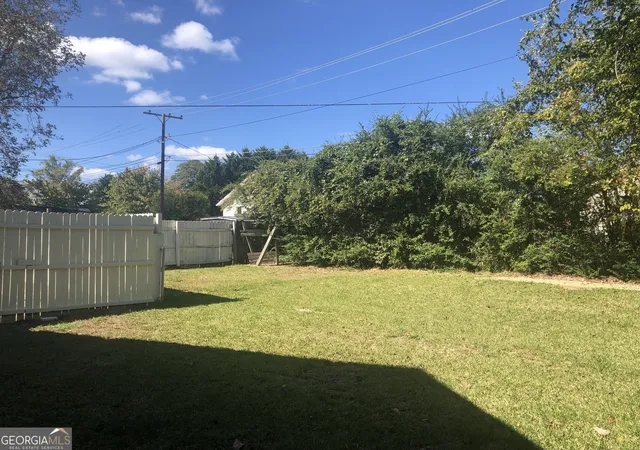 Photo 3 of Single family home for sale at 300 Fourth Ave, Thomaston, GA 30286 | MLS# 10835959 | Listing updated on 2026-09-13