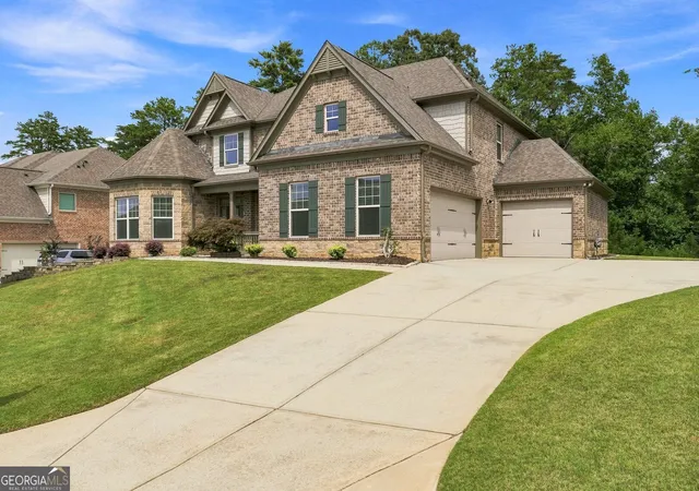 Photo 3 of Single family home for sale at 810 Grand Reserve Dr, Suwanee, GA 30024 | MLS# 10824006 | Listing updated on 2026-09-18