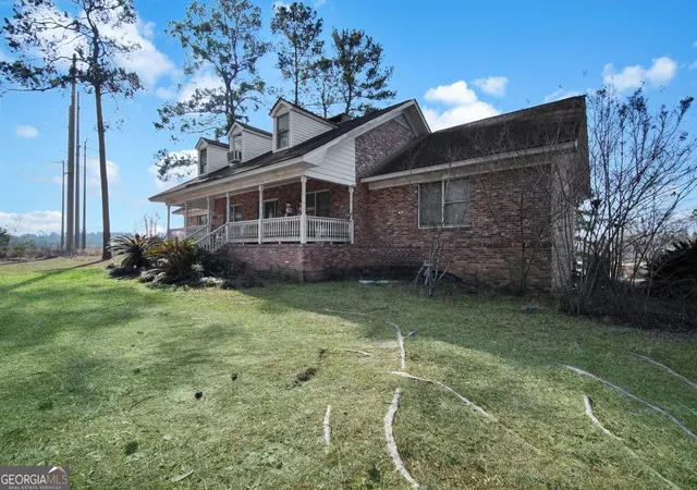 Photo 3 of Single family home for sale at 2060 Us Hwy 80 Hwy, Bloomingdale, GA 31302 | MLS# 10728442 | Listing updated on 2026-09-02