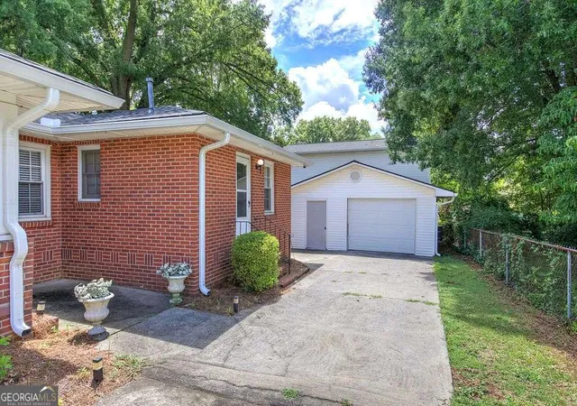 3rd image of 409 Stonewall St, Cartersville, GA 30120 | MLS# 10808645