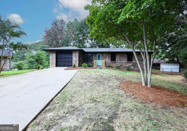 Photo 3 of Sale Pending at 2391 Prestige Valley Ct, Morrow, GA 30260 | MLS# 10822232 | Listing updated on 2026-09-15