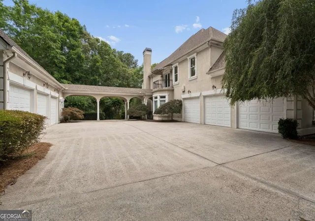 Photo 4 of Single family home for sale at 1845 Kathy Whitworth Dr, Braselton, GA 30517 | MLS# 10786039 | Listing updated on 2026-09-13