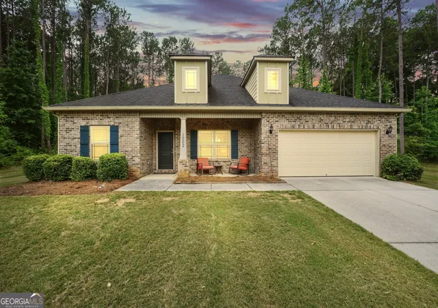 Photo 2 of Single family home for sale at 1002 Yorkshire Dr, Griffin, GA 30223 | MLS# 10836928 | Listing updated on 2026-09-15