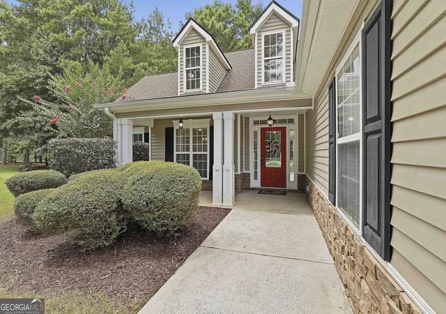 Photo 2 of Single family home for sale at 311 Ivy Vale Ct, Tyrone, GA 30290 | MLS# 10800740 | Listing updated on 2026-09-12