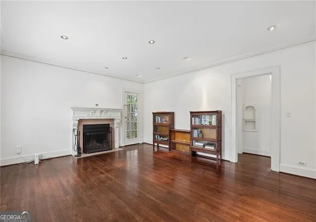 Photo 4 of Sale Pending at 3054 Peachtree Dr NE, Atlanta, GA 30305 | MLS# 10821185 | Listing updated on 2026-10-30
