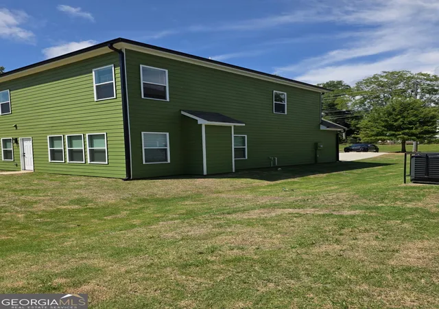 Photo 4 of Single family home for sale at 444 N Hill St, Griffin, GA 30223 | MLS# 10823424 | Listing updated on 2026-09-10