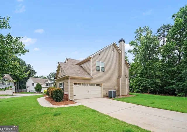 Photo 4 of Single family home for sale at 611 Little Bluestem Trl, Hoschton, GA 30548 | MLS# 10819135 | Listing updated on 2026-10-02