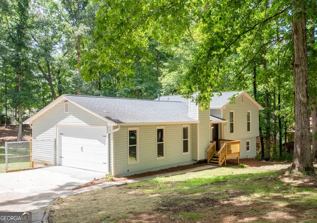 Photo 1 of Single family home for sale at 240 Hearthstone Dr W, Newnan, GA 30263 | MLS# 10822762 | Listing updated on 2026-10-12