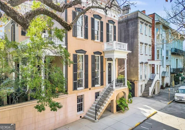 1st image of 211 E Charlton St, Savannah, GA 31401 | MLS# 10699296