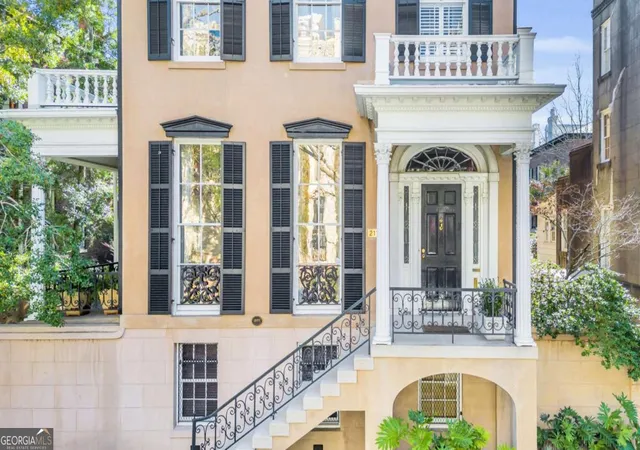 2nd image of 211 E Charlton St, Savannah, GA 31401 | MLS# 10699296