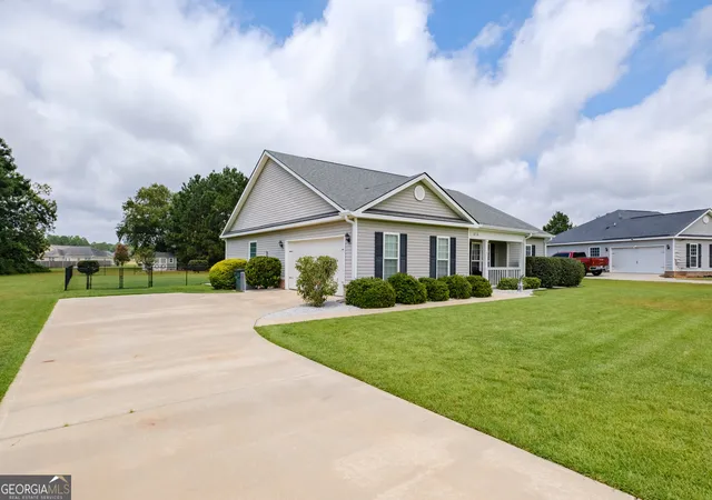 Photo 2 of Single family home for sale at 414 Small Pond Ln, Statesboro, GA 30458 | MLS# 10819584 | Listing updated on 2026-08-19