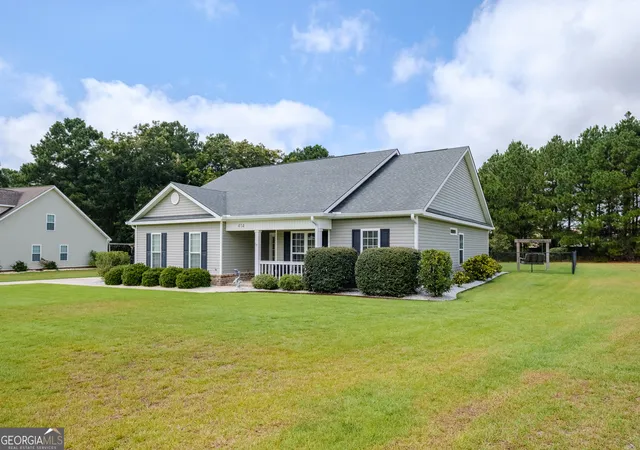 Photo 3 of Single family home for sale at 414 Small Pond Ln, Statesboro, GA 30458 | MLS# 10819584 | Listing updated on 2026-08-19