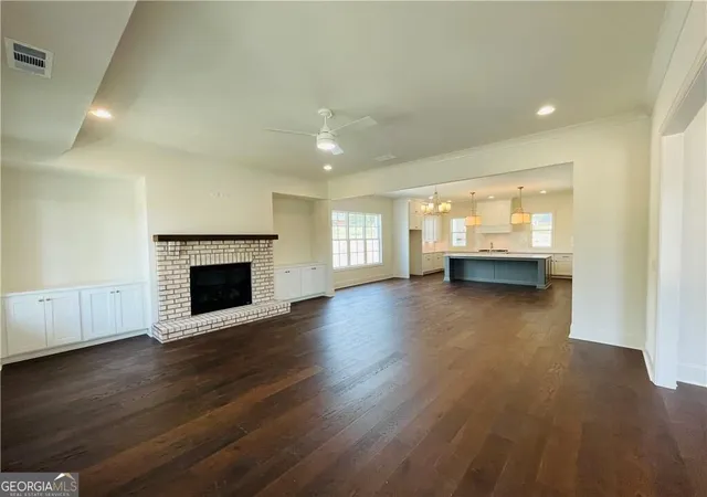 3rd image of 212 Suwanee Ave, Suwanee, GA 30024 | MLS# 10823261