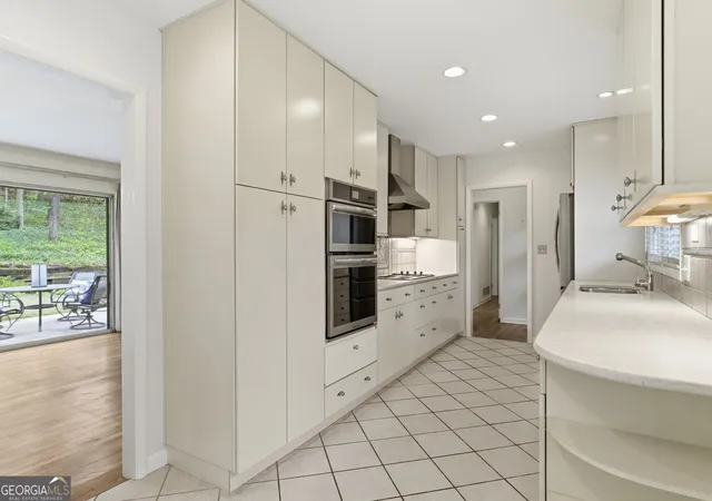 Photo 3 of Single family home for sale at 955 Vistavia Cir, Decatur, GA 30033 | MLS# 10794483 | Listing updated on 2026-09-08