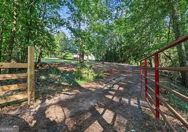 Photo 4 of Single family home for sale at 462 Wall Bridge Rd, Clarkesville, GA 30523 | MLS# 10826055 | Listing updated on 2026-09-21