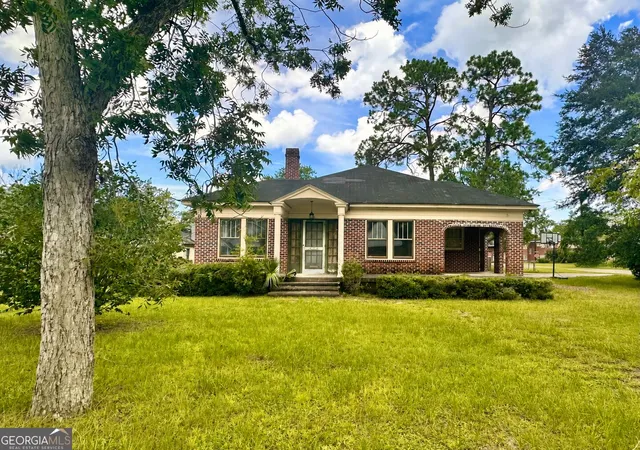 Photo 1 of Single family home for sale at 609 Holly St, Waycross, GA 31501 | MLS# 10821806 | Listing updated on 2026-09-17