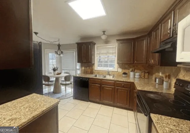 Photo 4 of Single family home for sale at 1347 Velvet Creek Wy Sw, Marietta, GA 30008 | MLS# 10831111 | Listing updated on 2026-09-11