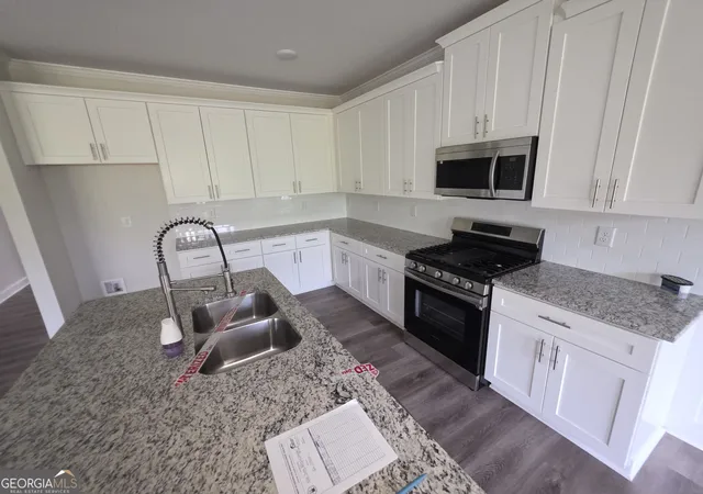 Photo 3 of Sale Pending at 1092 Sunny Valley Ln, Braselton, GA 30517 | MLS# 10822205 | Listing updated on 2026-10-08