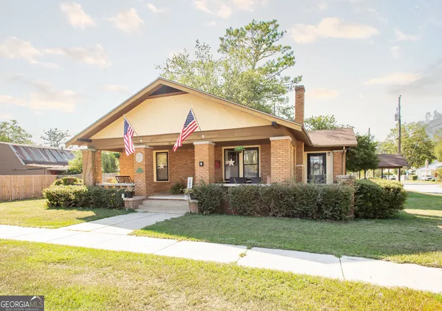 Photo 1 of Single family home for sale at 711 Holly St, Waycross, GA 31501 | MLS# 10831130 | Listing updated on 2026-09-04