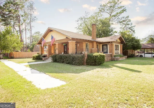 Photo 2 of Single family home for sale at 711 Holly St, Waycross, GA 31501 | MLS# 10831130 | Listing updated on 2026-09-04