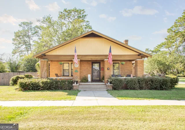 Photo 3 of Single family home for sale at 711 Holly St, Waycross, GA 31501 | MLS# 10831130 | Listing updated on 2026-09-04
