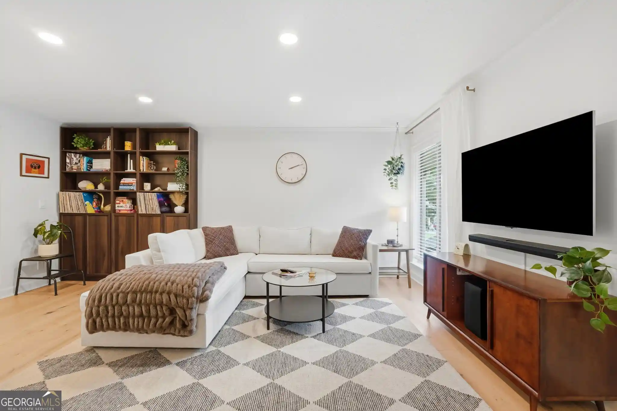 Listing Photo 2 - Condo for sale in 3301 Henderson Mill Rd located at 3301 Henderson Mill Rd, Atlanta, GA 30341 - Unit #S4