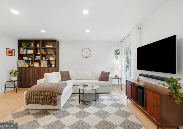 Listing Photo 2 - Condo for sale in building located at 3301 Henderson Mill Rd, Atlanta, GA 30341 - Unit #S4