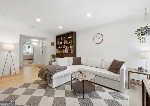 Listing Photo 3 - Condo for sale in building located at 3301 Henderson Mill Rd, Atlanta, GA 30341 - Unit #S4