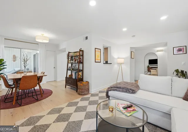 Listing Photo 4 - Condo for sale in building located at 3301 Henderson Mill Rd, Atlanta, GA 30341 - Unit #S4