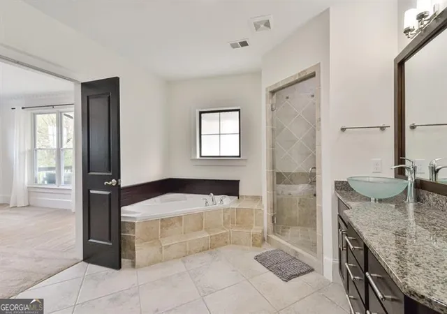 4th image of 1227 Atlantic Dr Nw, Atlanta, GA 30318 | MLS# 10775701