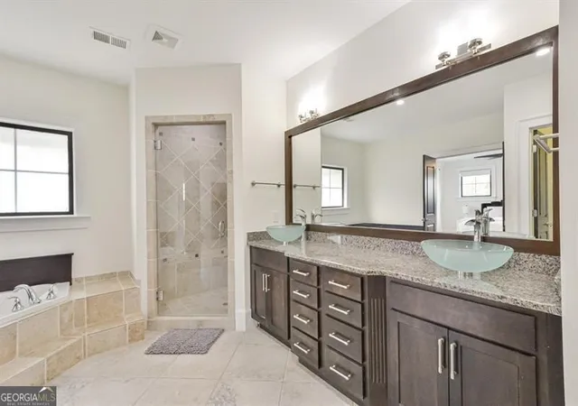 5th image of 1227 Atlantic Dr Nw, Atlanta, GA 30318 | MLS# 10775701