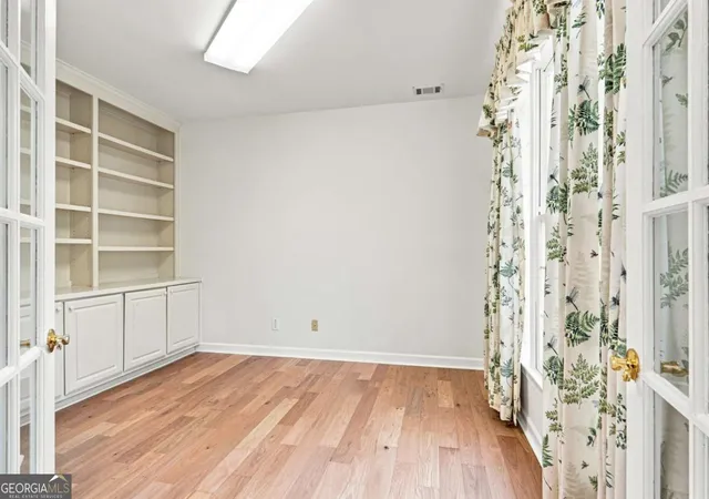 Photo 3 of Single family home for sale at 315 Arbor Crk Trl, Roswell, GA 30076 | MLS# 10816750 | Listing updated on 2026-08-14