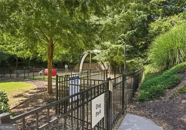 2nd image of 795 Hammond Dr, Atlanta, GA 30328