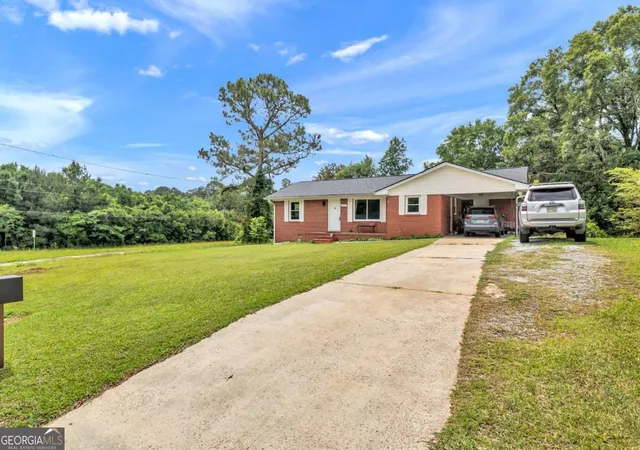 Photo 1 of Single family home for sale at 1104 Parkview Dr, Griffin, GA 30224 | MLS# 10772313 | Listing updated on 2026-07-29