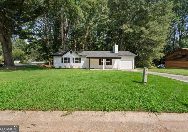 Photo 2 of Single family home for sale at 20 Skylark Ln, Jonesboro, GA 30238 | MLS# 10822034 | Listing updated on 2026-08-22