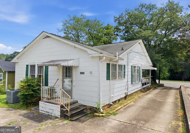 Photo 3 of Single family home for sale at 2009 Broad St, Rome, GA 30161 | MLS# 10819551 | Listing updated on 2026-10-04