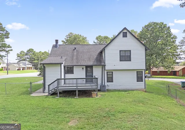 Photo 3 of Single family home for sale at 9386 Woodknoll Ln, Jonesboro, GA 30238 | MLS# 10836415 | Listing updated on 2026-09-14