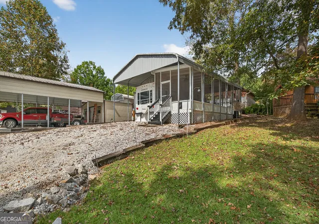 Photo 3 of Single family home for sale at 421 Newbury Cir, Westminster, SC 29693 | MLS# 10811476 | Listing updated on 2026-09-18