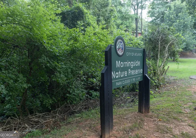 Listing Photo 2 - Condo for sale in building located at 1988 Wellbourne Dr Ne, Atlanta, GA 30324 - Unit #5