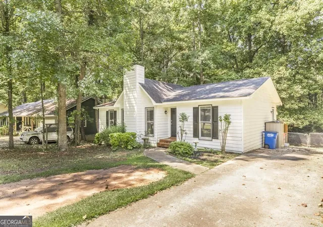 Photo 3 of Sale Pending at 1345 Lancelot Ln, Macon, GA 31220 | MLS# 10836410 | Listing updated on 2026-09-17