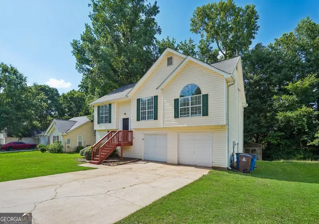 Photo 2 of Sale Pending at 403 Edgewood Dr, Mcdonough, GA 30253 | MLS# 10794621 | Listing updated on 2026-09-18