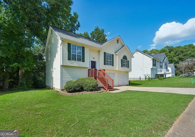 Photo 3 of Sale Pending at 403 Edgewood Dr, Mcdonough, GA 30253 | MLS# 10794621 | Listing updated on 2026-09-18