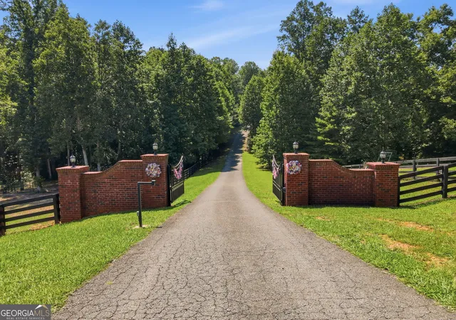 Photo 3 of Single family home for sale at 171 Hat Creek Rdg, Dawsonville, GA 30534 | MLS# 10815251 | Listing updated on 2026-09-28