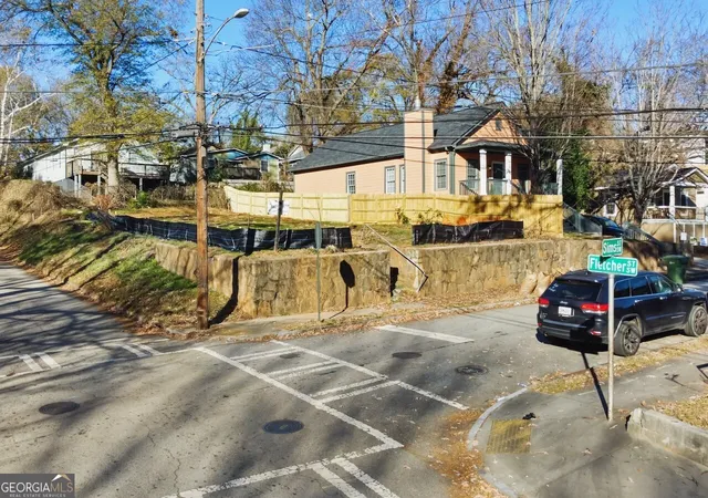 3rd image of 1065 Sims St Sw, Atlanta, GA 30310 | MLS# 10760079