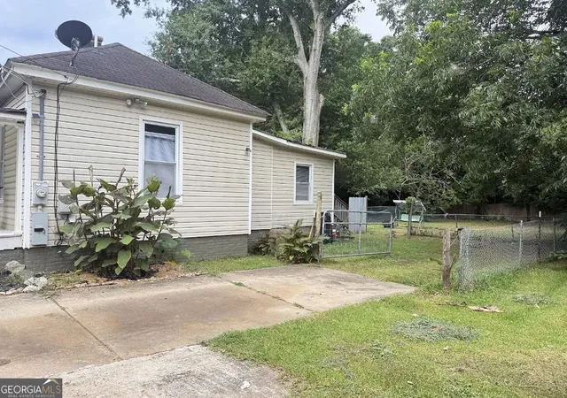 Photo 3 of Single family home for sale at 447 N 9th Street, Griffin, GA 30223 | MLS# 10809292 | Listing updated on 2026-08-03