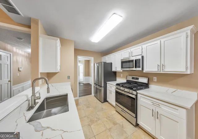 3rd image of 320 Outwood Mill Ct, Johns Creek, GA 30022 | MLS# 10815604